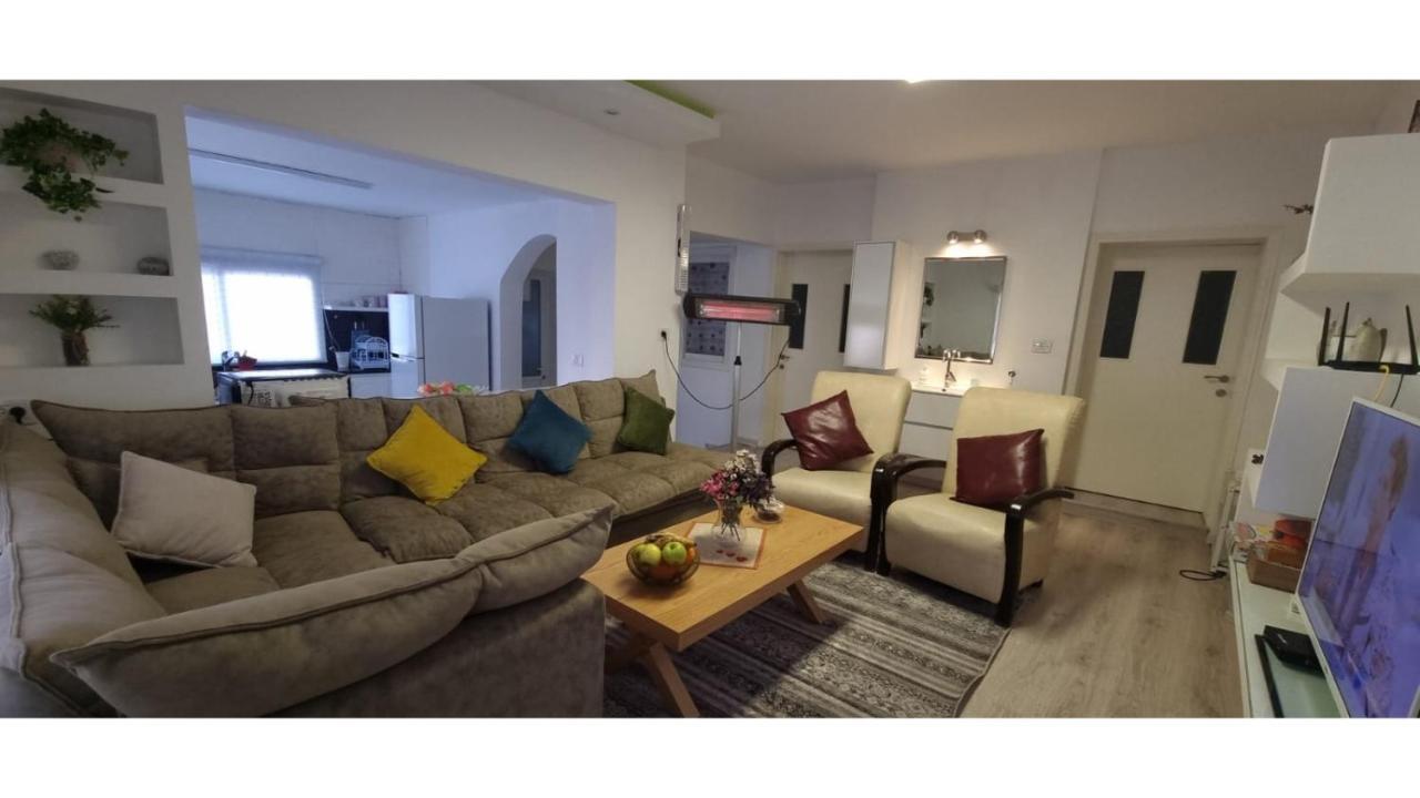 Garden Apartments. Mas'ada ภายนอก รูปภาพ